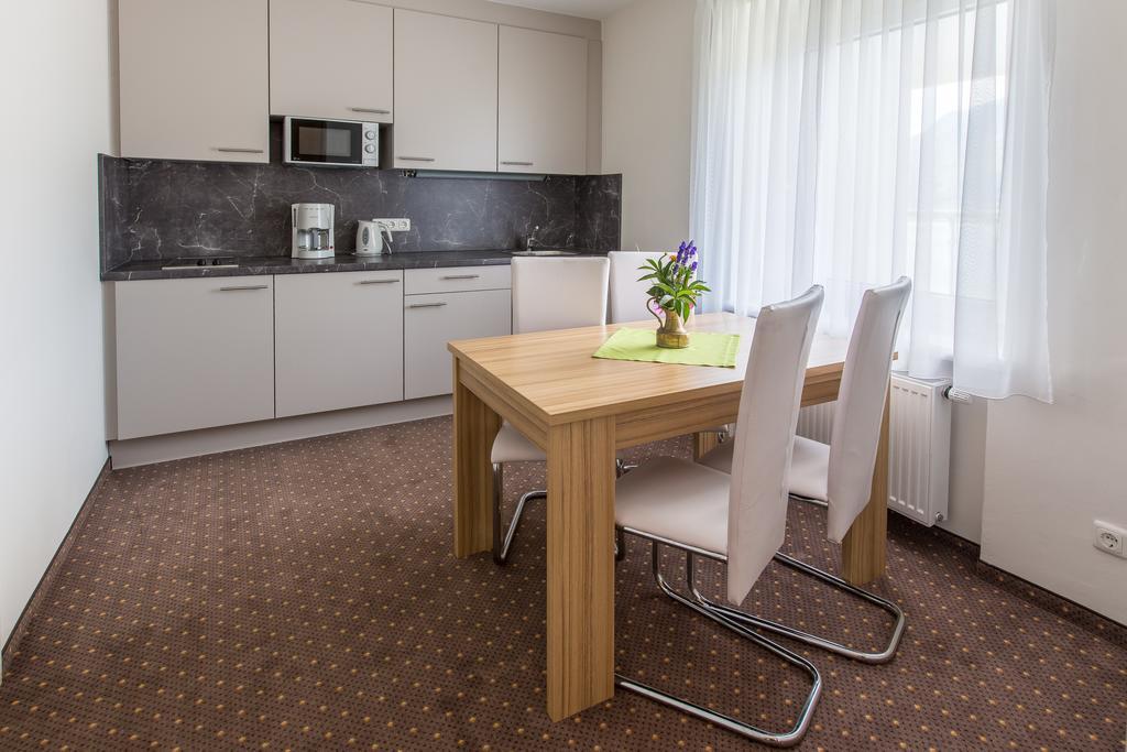 Gaestehaus Krappinger/Pizzeria Mamma Mia Ossiach Kamer foto