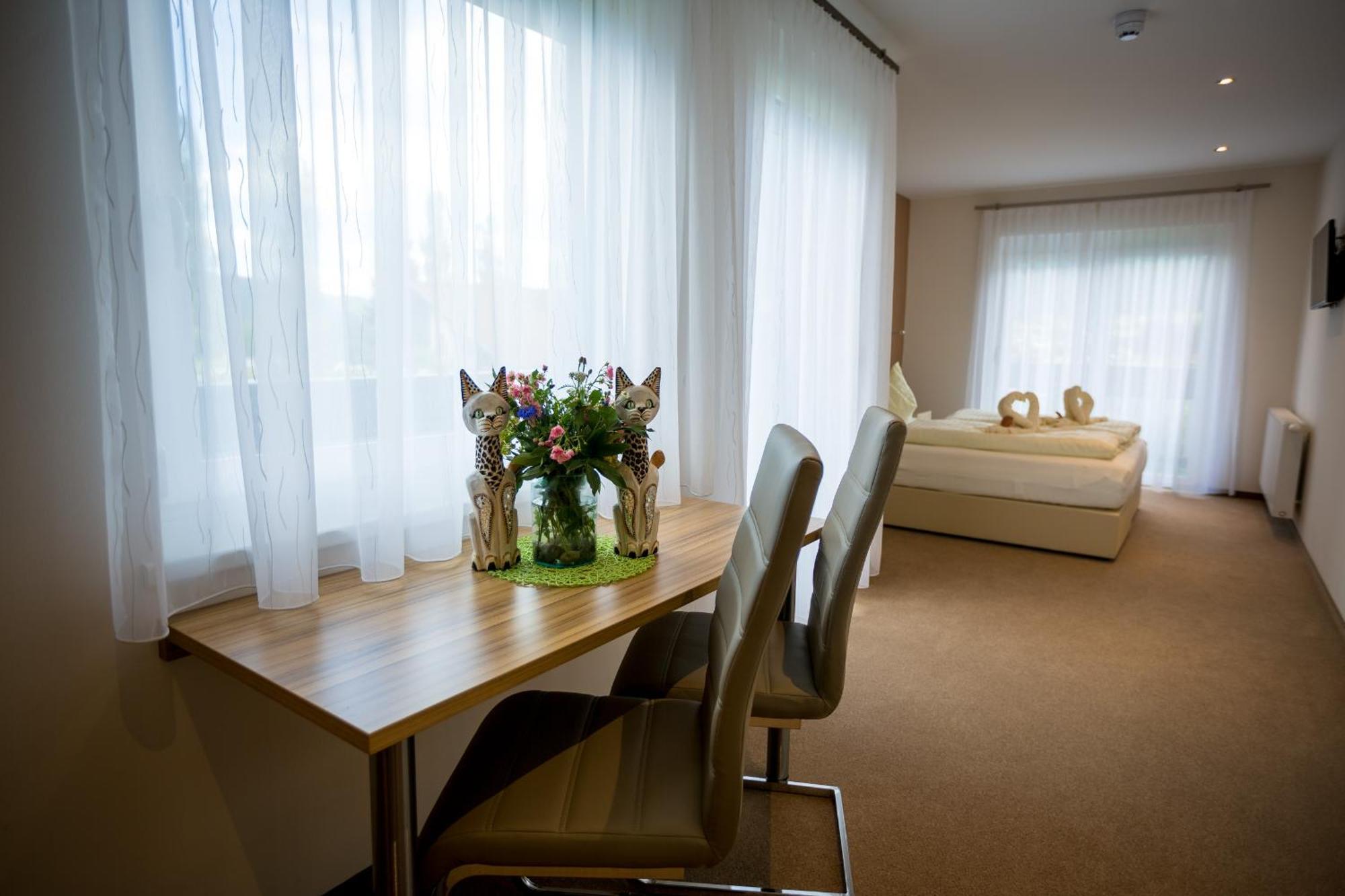 Gaestehaus Krappinger/Pizzeria Mamma Mia Ossiach Buitenkant foto