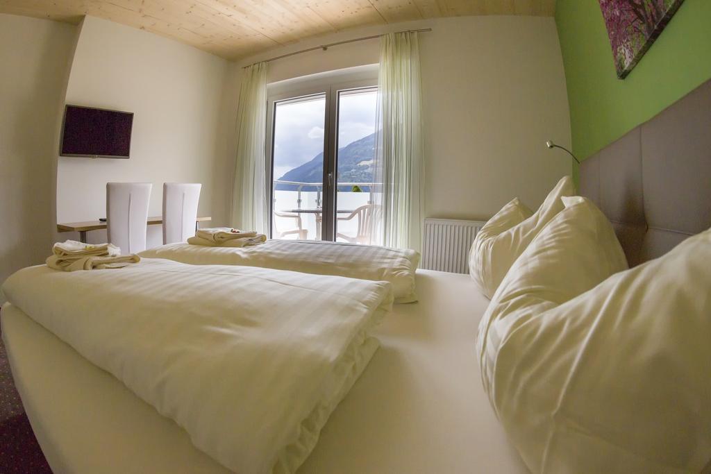 Gaestehaus Krappinger/Pizzeria Mamma Mia Ossiach Kamer foto