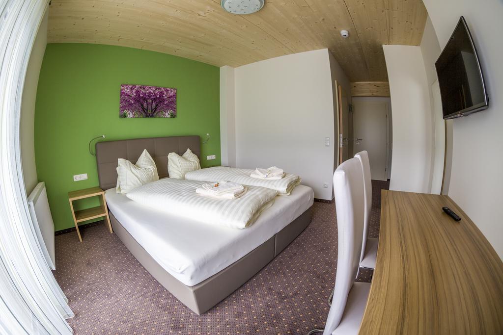 Gaestehaus Krappinger/Pizzeria Mamma Mia Ossiach Kamer foto